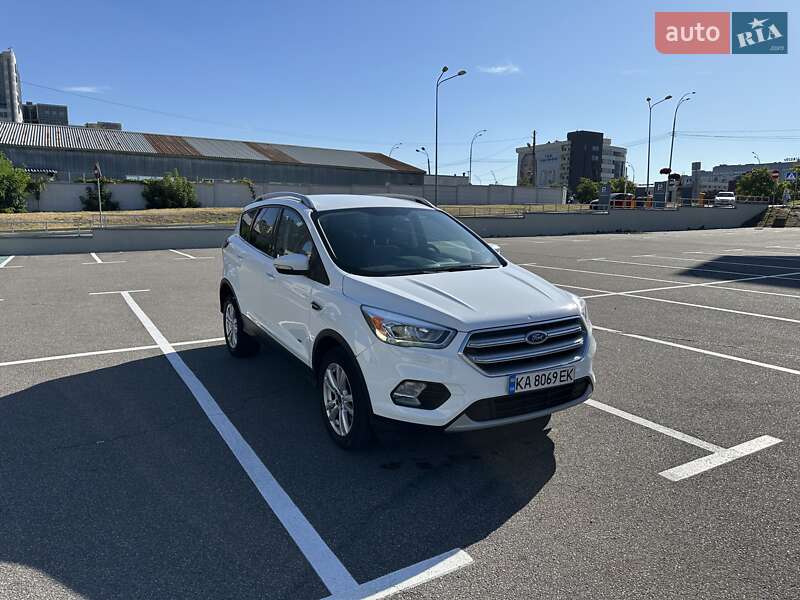 Внедорожник / Кроссовер Ford Kuga 2016 в Киеве
