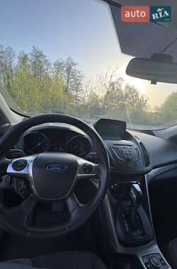 Внедорожник / Кроссовер Ford Kuga 2013 в 
