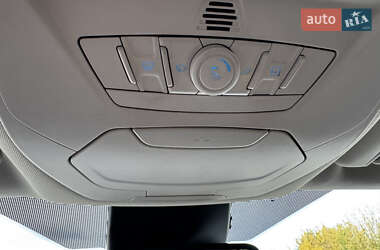 Внедорожник / Кроссовер Ford Kuga 2015 в 