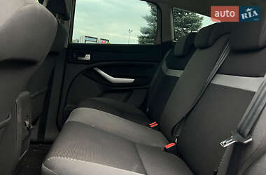 Внедорожник / Кроссовер Ford Kuga 2012 в 