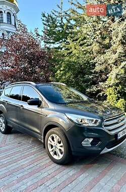 Внедорожник / Кроссовер Ford Kuga 2019 в 