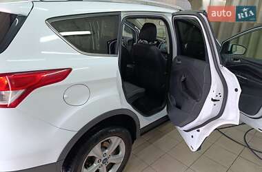 Внедорожник / Кроссовер Ford Kuga 2015 в 