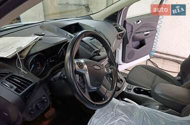 Внедорожник / Кроссовер Ford Kuga 2015 в 