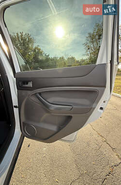Внедорожник / Кроссовер Ford Kuga 2011 в 