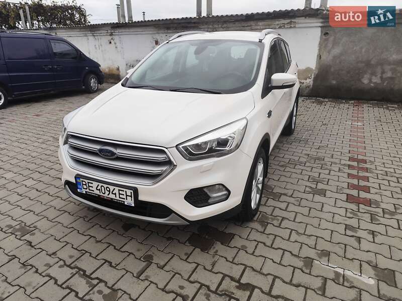 Внедорожник / Кроссовер Ford Kuga 2019 в 