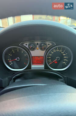 Внедорожник / Кроссовер Ford Kuga 2011 в 