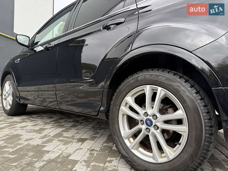 Внедорожник / Кроссовер Ford Kuga 2016 в Кременце