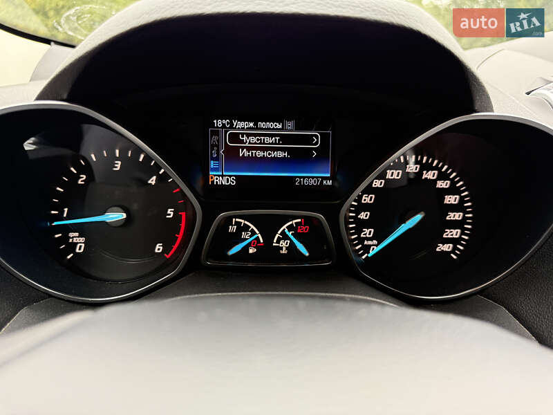 Внедорожник / Кроссовер Ford Kuga 2016 в Кременце