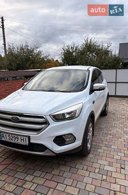 Внедорожник / Кроссовер Ford Kuga 2017 в Киеве