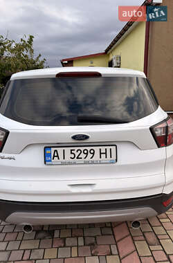 Позашляховик / Кросовер Ford Kuga 2017 в Києві