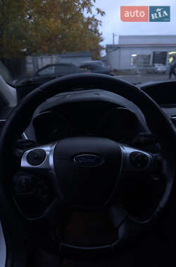 Позашляховик / Кросовер Ford Kuga 2013 в  фото 15 Позашляховик / Кросовер Ford Kuga 2013 в