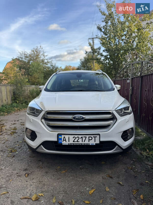 Внедорожник / Кроссовер Ford Kuga 2019 в 