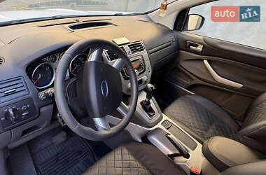 Позашляховик / Кросовер Ford Kuga 2010 в  фото 4 Позашляховик / Кросовер Ford Kuga 2010 в