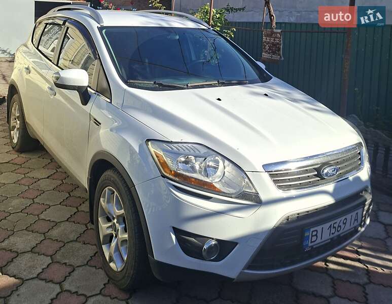 Внедорожник / Кроссовер Ford Kuga 2011 в 