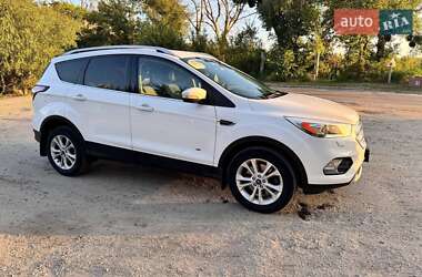 Внедорожник / Кроссовер Ford Kuga 2016 в 