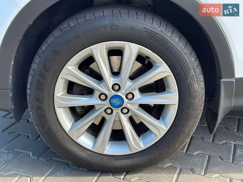 Внедорожник / Кроссовер Ford Kuga 2016 в Днепре