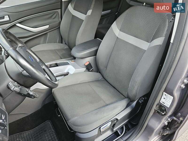 Внедорожник / Кроссовер Ford Kuga 2012 в Днепре