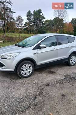 Позашляховик / Кросовер Ford Kuga 2014 в  фото 11 Позашляховик / Кросовер Ford Kuga 2014 в