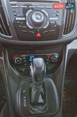 Позашляховик / Кросовер Ford Kuga 2013 в 