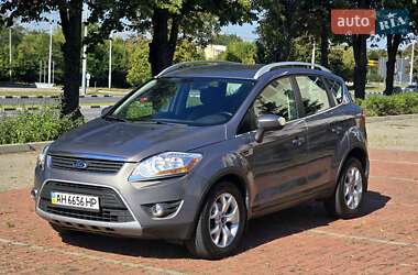 Позашляховик / Кросовер Ford Kuga 2012 в 