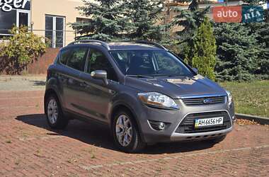 Позашляховик / Кросовер Ford Kuga 2012 в 
