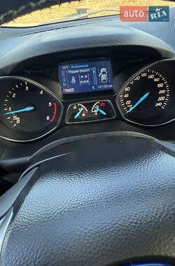 Позашляховик / Кросовер Ford Kuga 2014 в  фото 18 Позашляховик / Кросовер Ford Kuga 2014 в