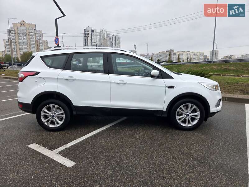 Позашляховик / Кросовер Ford Kuga 2019 в Києві