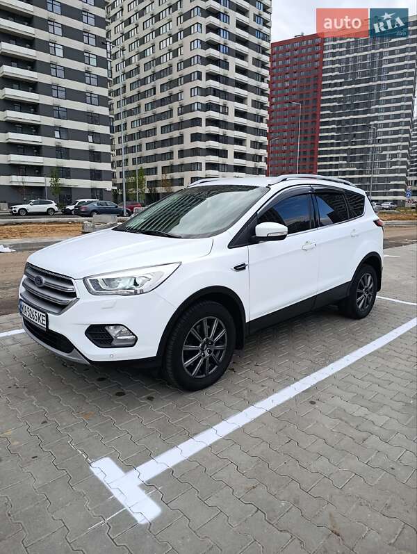 Внедорожник / Кроссовер Ford Kuga 2018 в Киеве