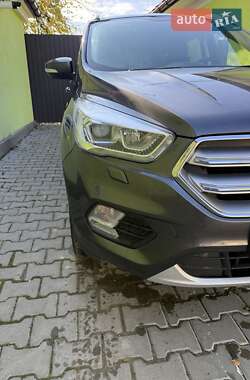 Позашляховик / Кросовер Ford Kuga 2018 в  фото 10 Позашляховик / Кросовер Ford Kuga 2018 в
