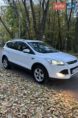 Внедорожник / Кроссовер Ford Kuga 2015 в Черновцах