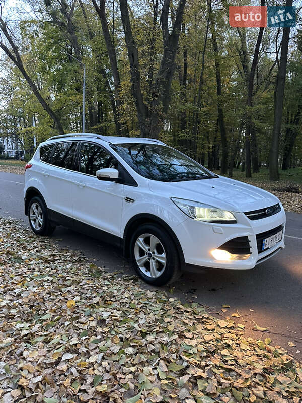 Позашляховик / Кросовер Ford Kuga 2015 в 