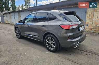 Внедорожник / Кроссовер Ford Kuga 2023 в 