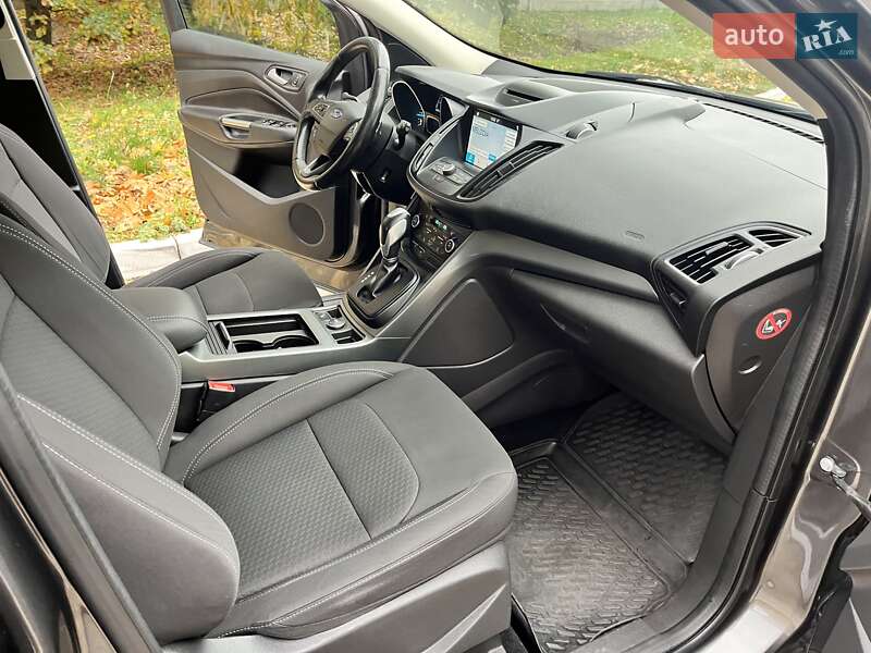 Внедорожник / Кроссовер Ford Kuga 2017 в Киеве