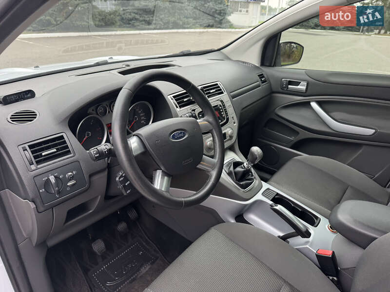 Позашляховик / Кросовер Ford Kuga 2011 в Києві