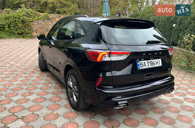 Позашляховик / Кросовер Ford Kuga 2021 в  фото 12 Позашляховик / Кросовер Ford Kuga 2021 в