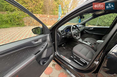 Позашляховик / Кросовер Ford Kuga 2021 в  фото 53 Позашляховик / Кросовер Ford Kuga 2021 в