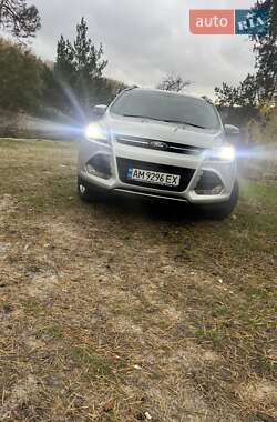Позашляховик / Кросовер Ford Kuga 2014 в  фото 5 Позашляховик / Кросовер Ford Kuga 2014 в