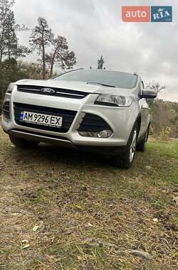 Позашляховик / Кросовер Ford Kuga 2014 в  фото 2 Позашляховик / Кросовер Ford Kuga 2014 в