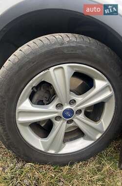 Позашляховик / Кросовер Ford Kuga 2014 в  фото 12 Позашляховик / Кросовер Ford Kuga 2014 в