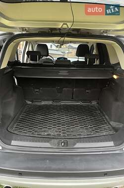 Позашляховик / Кросовер Ford Kuga 2014 в  фото 25 Позашляховик / Кросовер Ford Kuga 2014 в