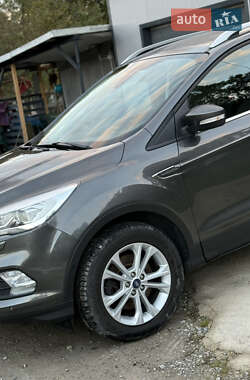 Позашляховик / Кросовер Ford Kuga 2019 в  фото 4 Позашляховик / Кросовер Ford Kuga 2019 в