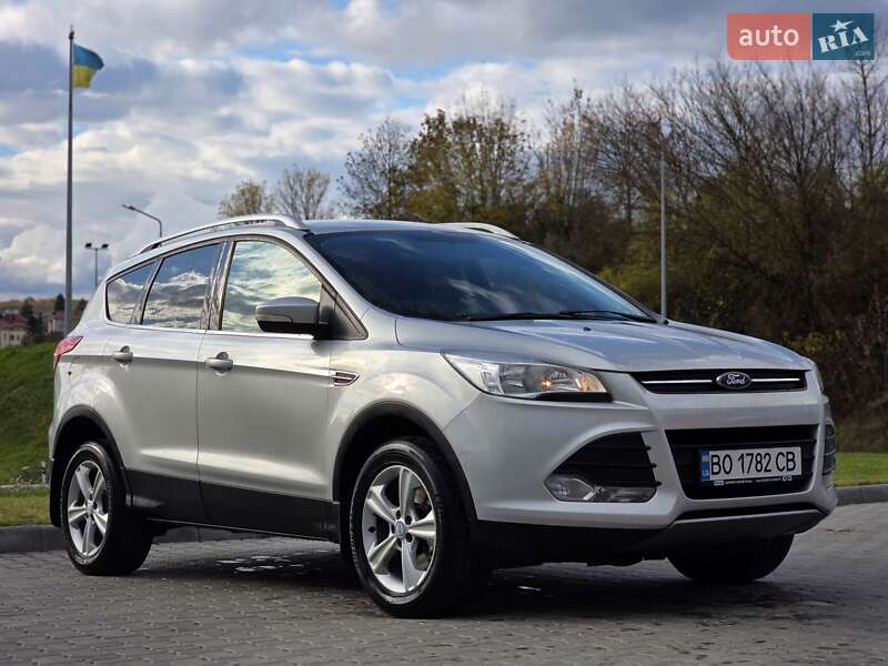 Внедорожник / Кроссовер Ford Kuga 2013 в 