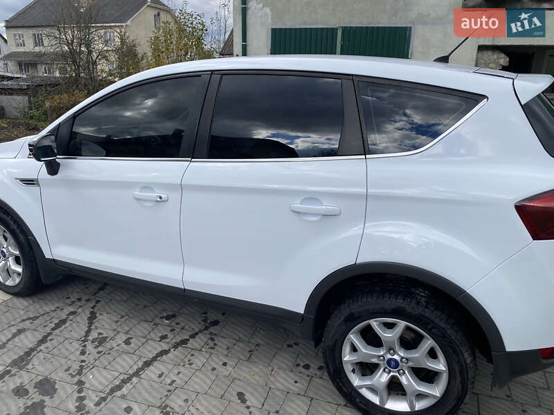 Позашляховик / Кросовер Ford Kuga 2011 в Стрию