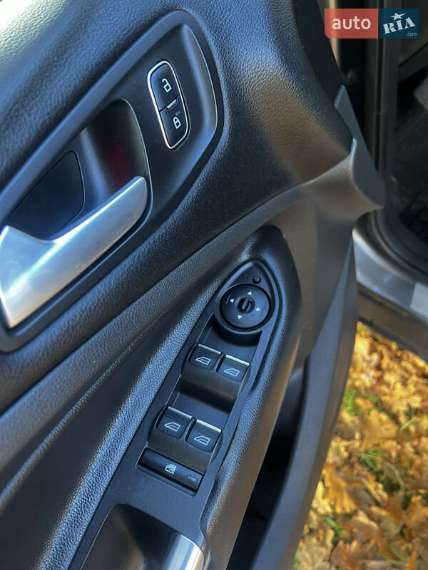 Позашляховик / Кросовер Ford Kuga 2016 в Києві фото 15 Позашляховик / Кросовер Ford Kuga 2016 в Києві