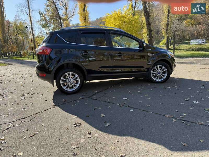 Внедорожник / Кроссовер Ford Kuga 2012 в Киеве