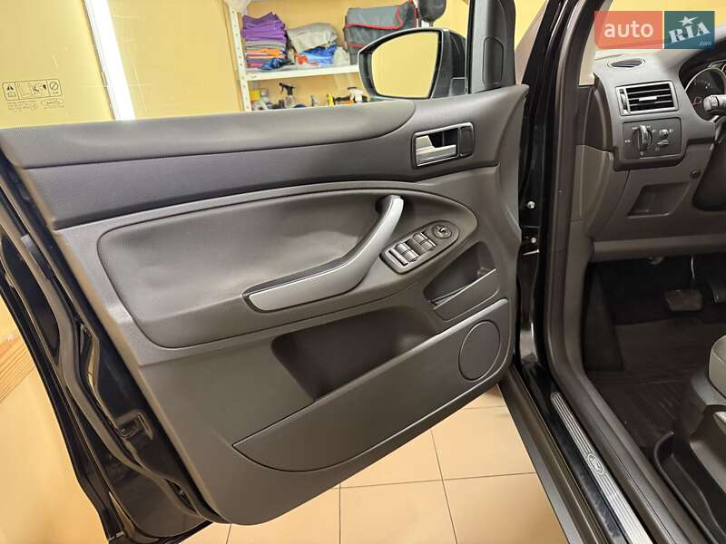 Внедорожник / Кроссовер Ford Kuga 2012 в Киеве