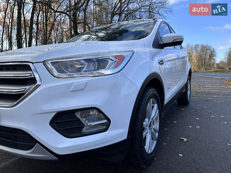 Внедорожник / Кроссовер Ford Kuga 2016 в Киеве