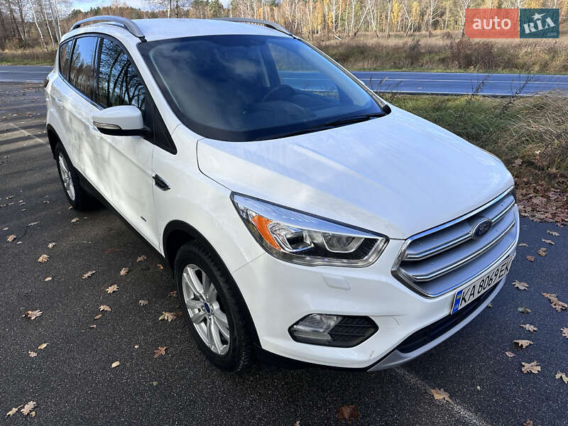 Внедорожник / Кроссовер Ford Kuga 2016 в Киеве