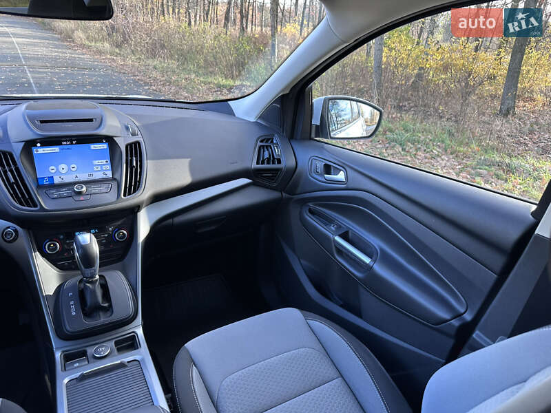 Внедорожник / Кроссовер Ford Kuga 2016 в Киеве