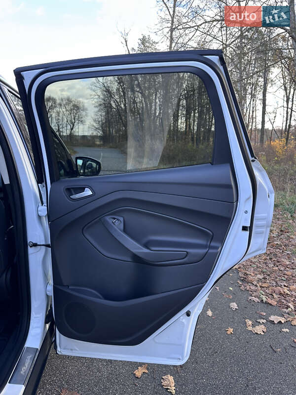 Внедорожник / Кроссовер Ford Kuga 2016 в Киеве